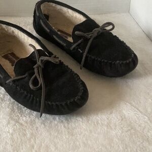 Classic Black Moccasin Slippers with Bow Detail